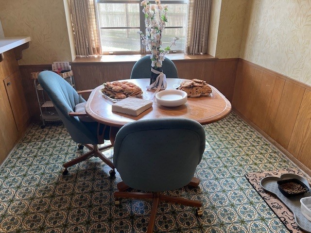 8639 Cedarbrake Drive Spring Valley Village, TX 77055 - Photo 7 of 26 Breakfast area again with window view of yard