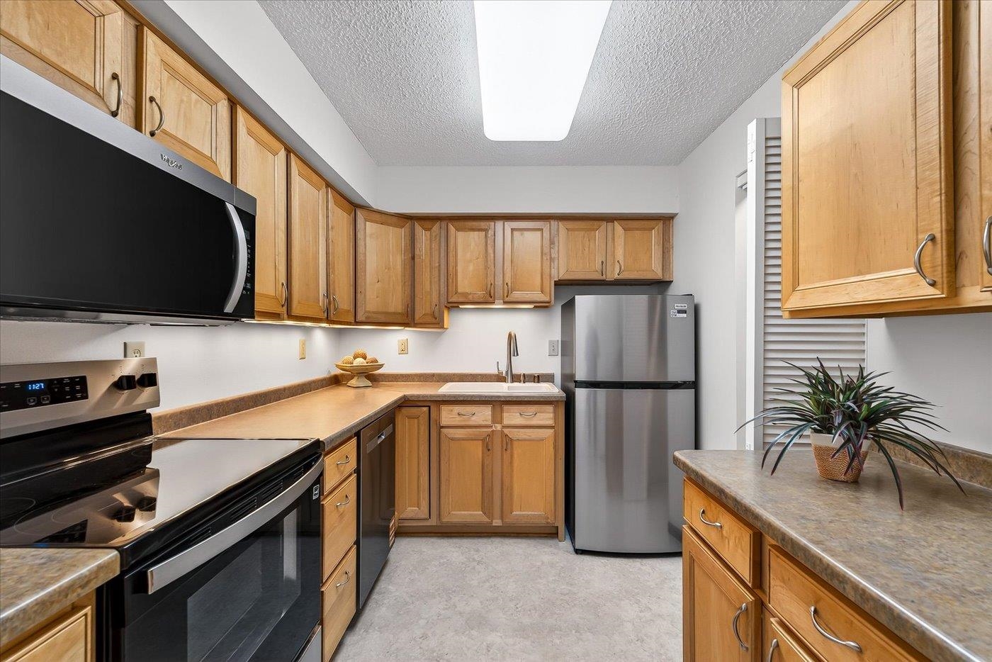 17 Golf Course Road, Unit C Madison, WI 53704 - Photo 8 of 23