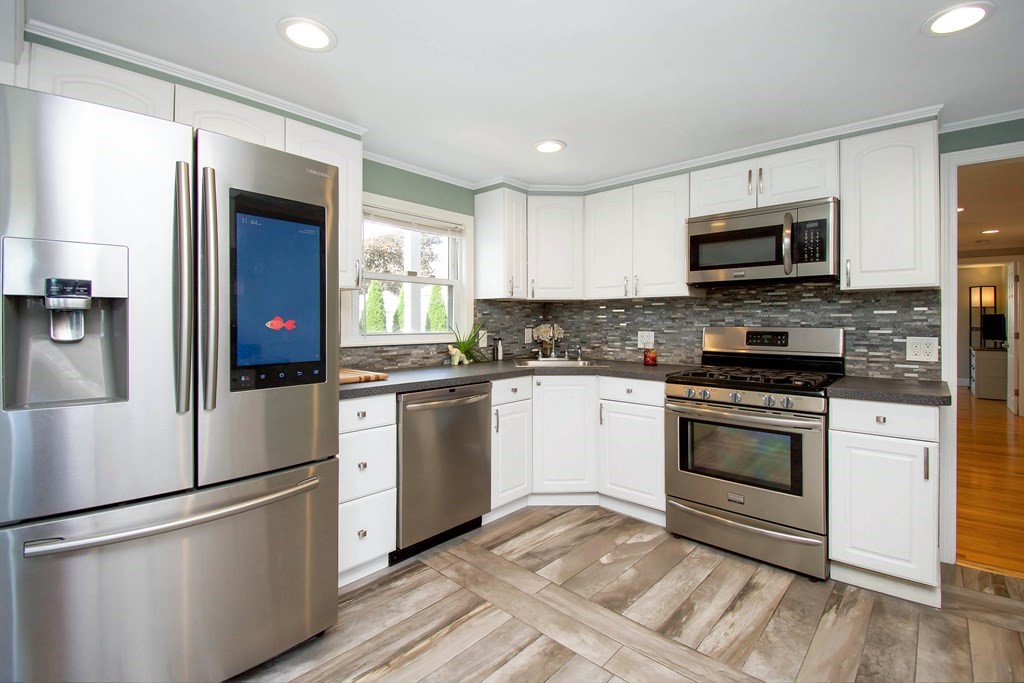 218 Winton Street Springfield, MA 01118 - Photo 4 of 40