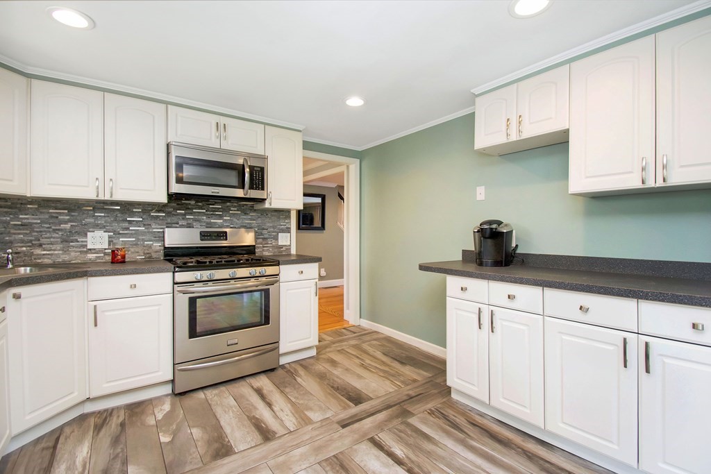 218 Winton Street Springfield, MA 01118 - Photo 5 of 40