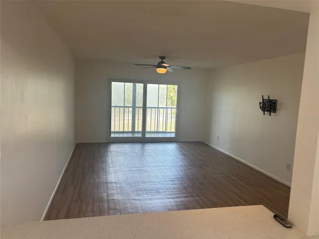 $1,500 | 1540 Glen Oaks Drive East, Unit B222, Sarasota, FL 34232