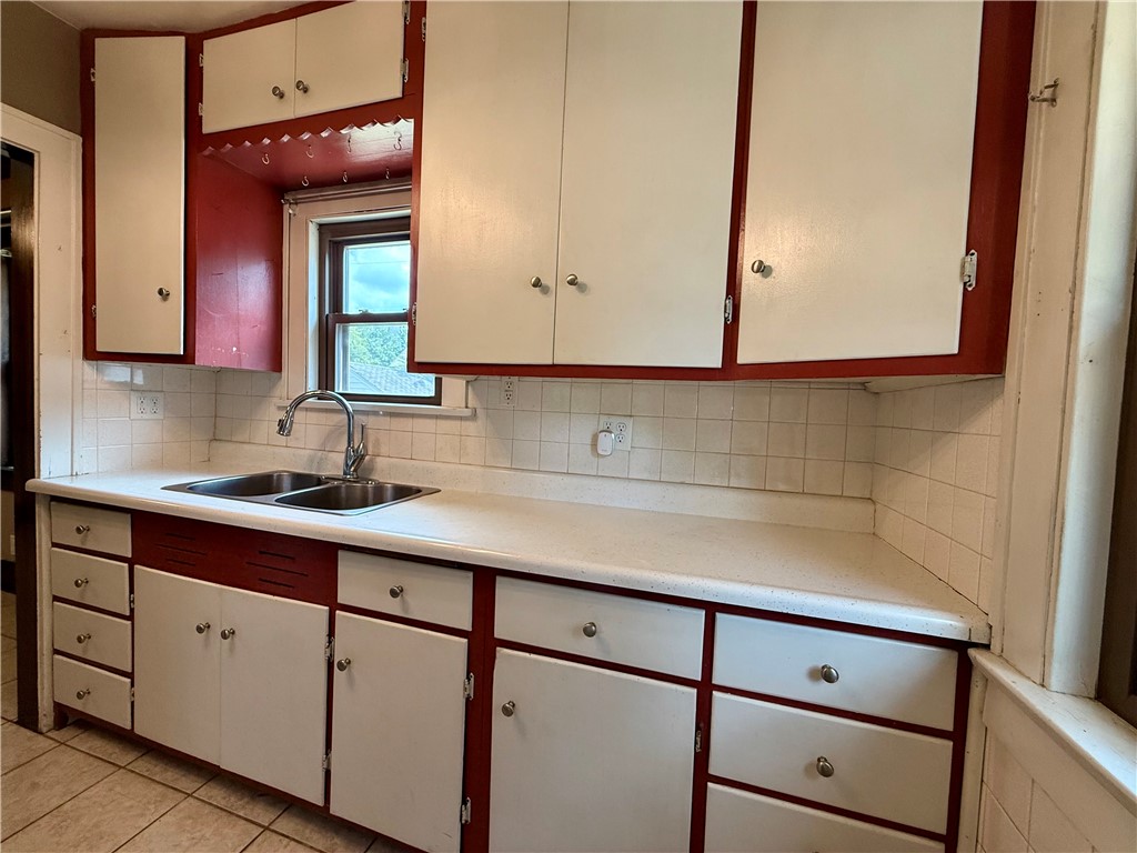 245 East Pierson Avenue Decatur, IL 62526 - Photo 9 of 27