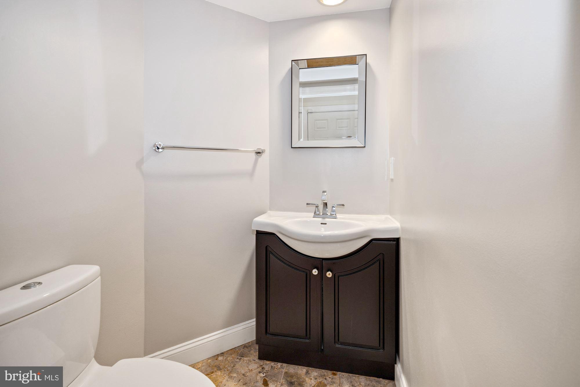 7827 Oracle Place Potomac, MD 20854 - Photo 23 of 37 Powder Room