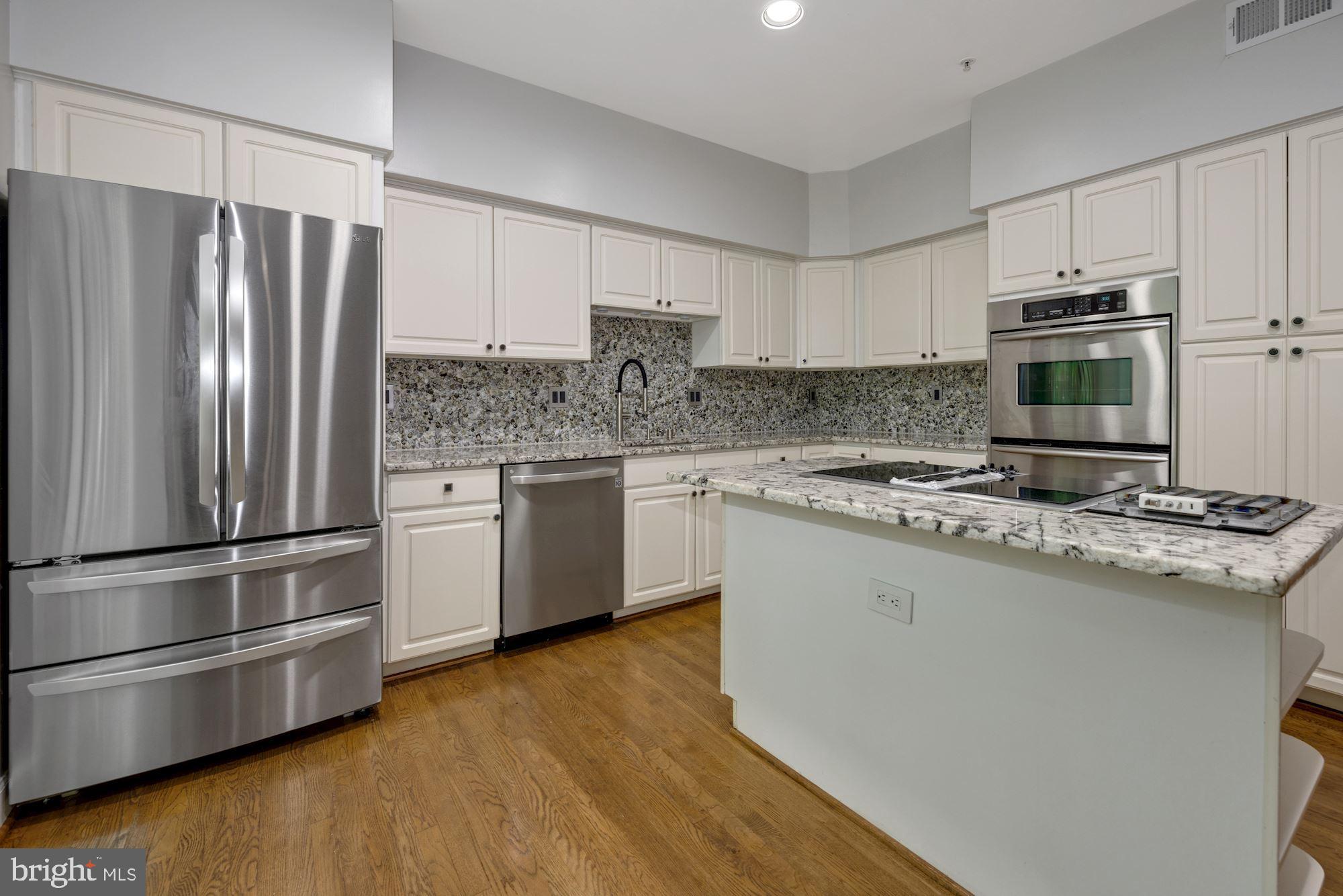 7827 Oracle Place Potomac, MD 20854 - Photo 4 of 37 Renovated Kitchen