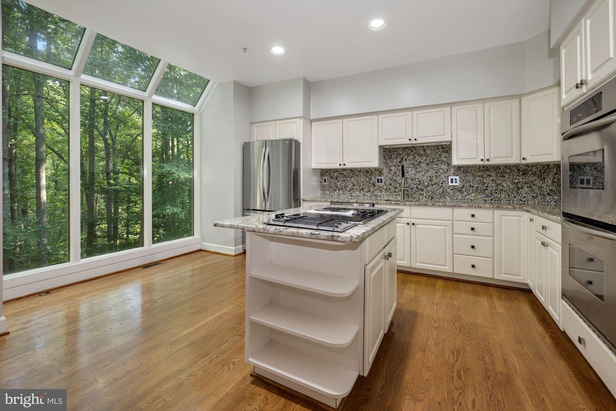 7827 Oracle Place Potomac, MD 20854 - Photo 5 of 37 Island with Cook Top