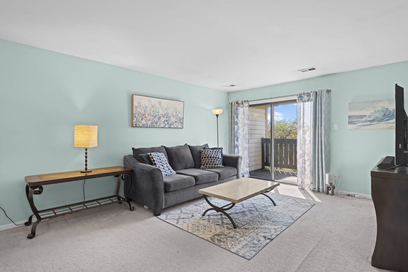831 Coach Road, Unit 4 Palatine, IL 60074 - Photo 12 of 18 a living room with furniture and a rug