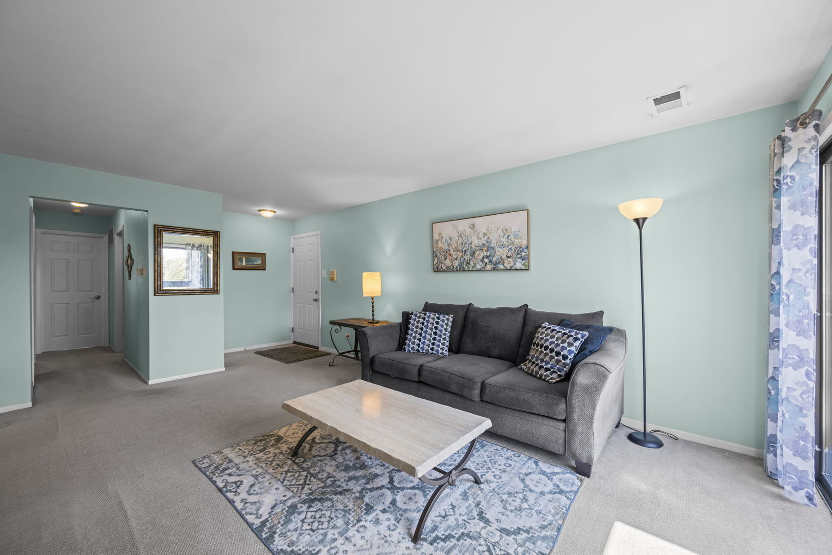 831 Coach Road, Unit 4 Palatine, IL 60074 - Photo 15 of 18 a living room with furniture and a rug