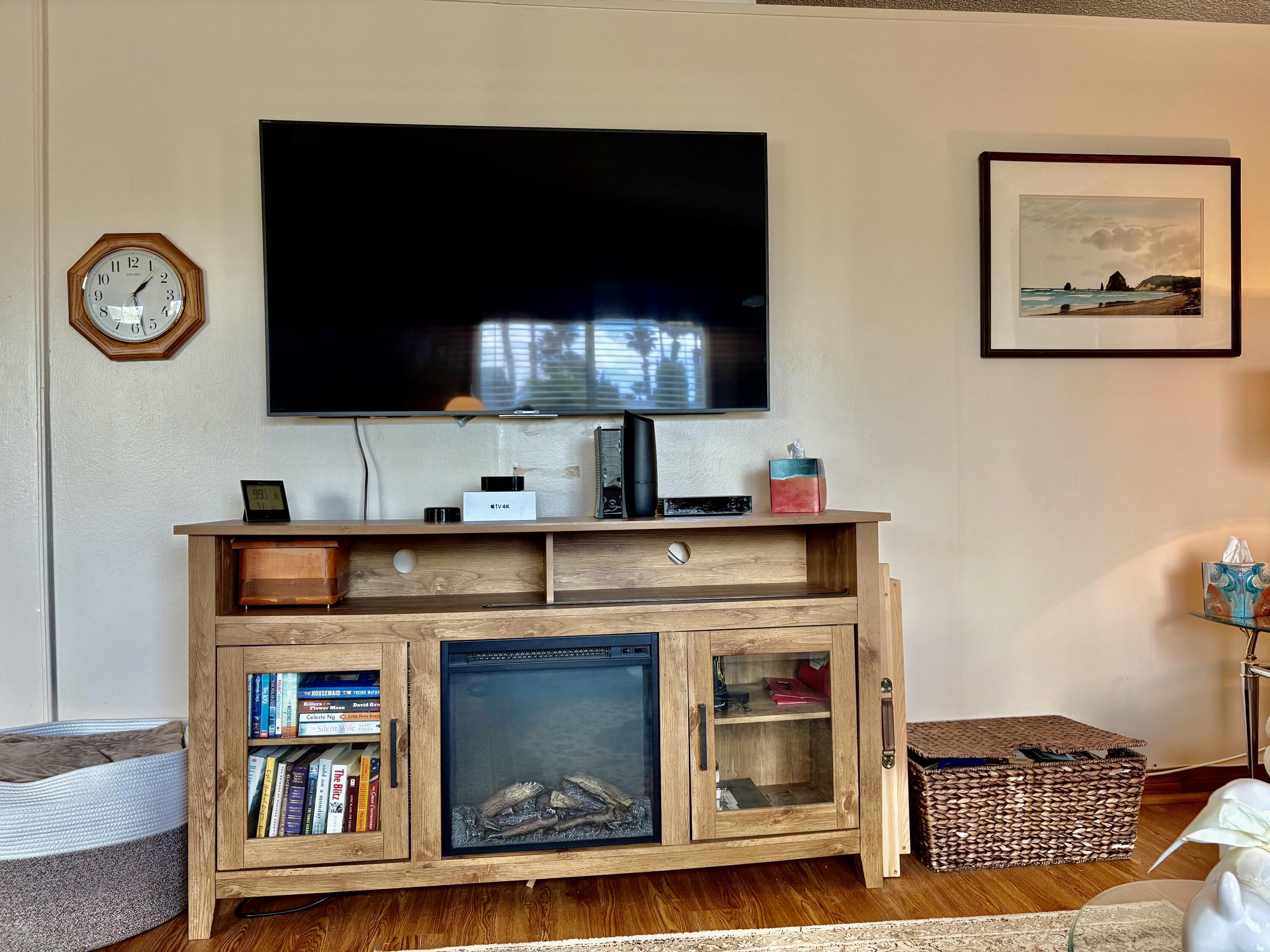 74711 Dillon Road, Unit 635 Desert Hot Springs, CA 92241 - Photo 5 of 55 a kitchen with a stove and a microwave