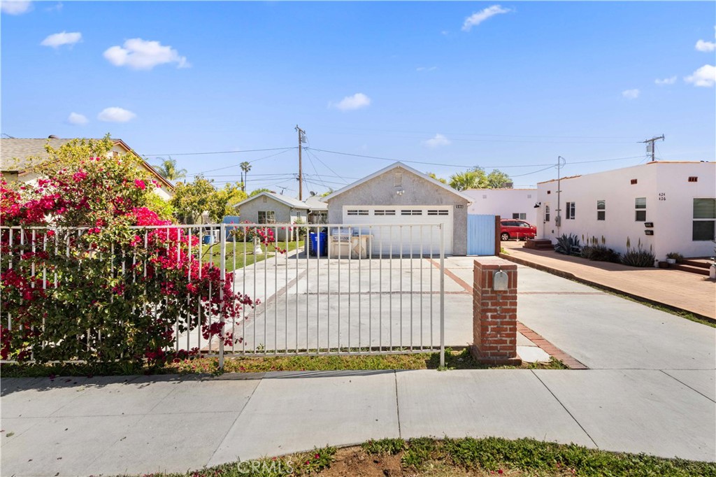 428 Fermoore Street San Fernando, CA 91340 - Photo 3 of 21