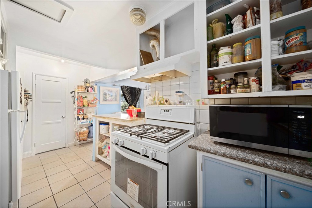 428 Fermoore Street San Fernando, CA 91340 - Photo 9 of 21