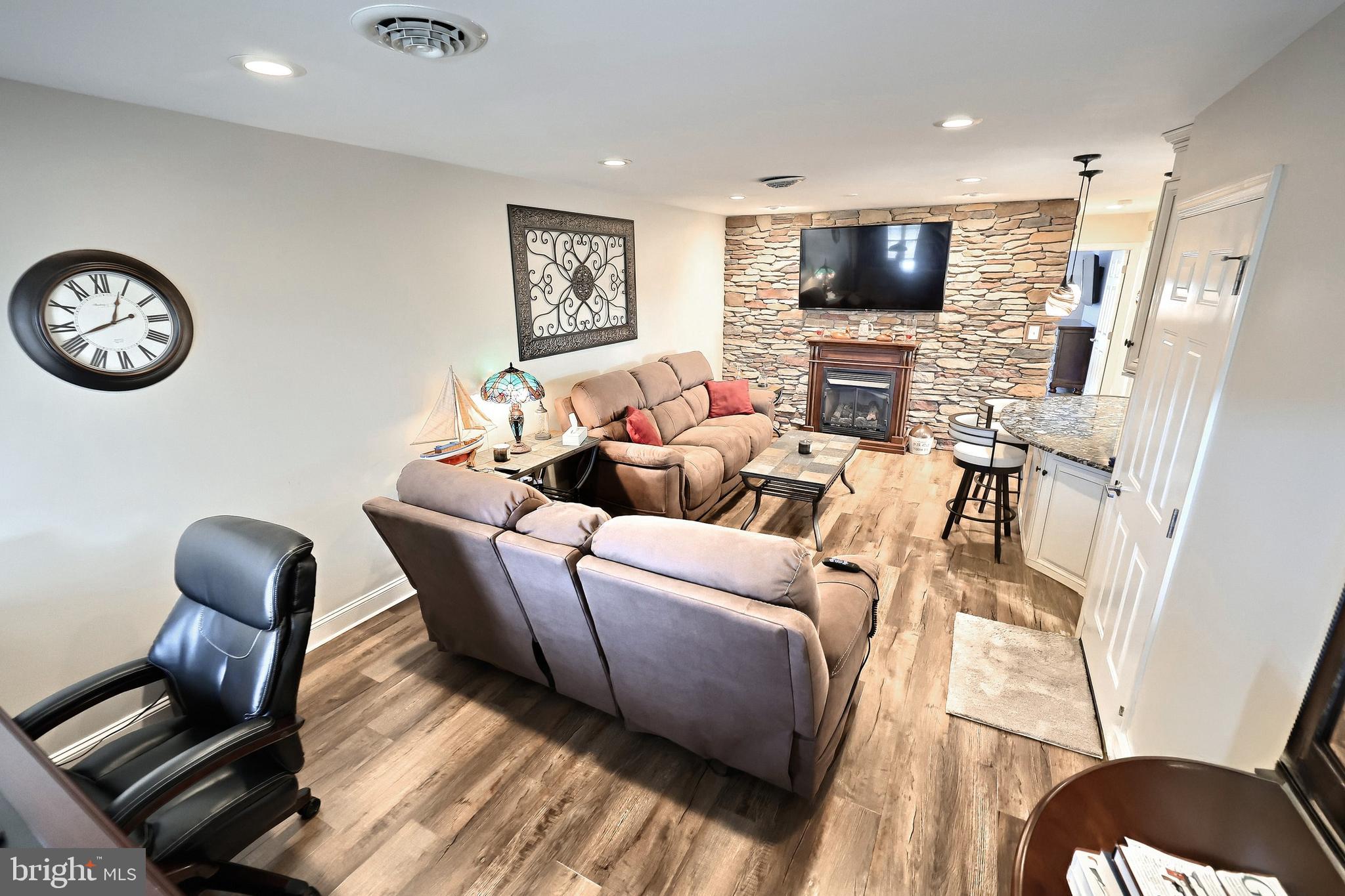 683 Hayley Road York, PA 17404 - Photo 6 of 26 Gallery Image 6