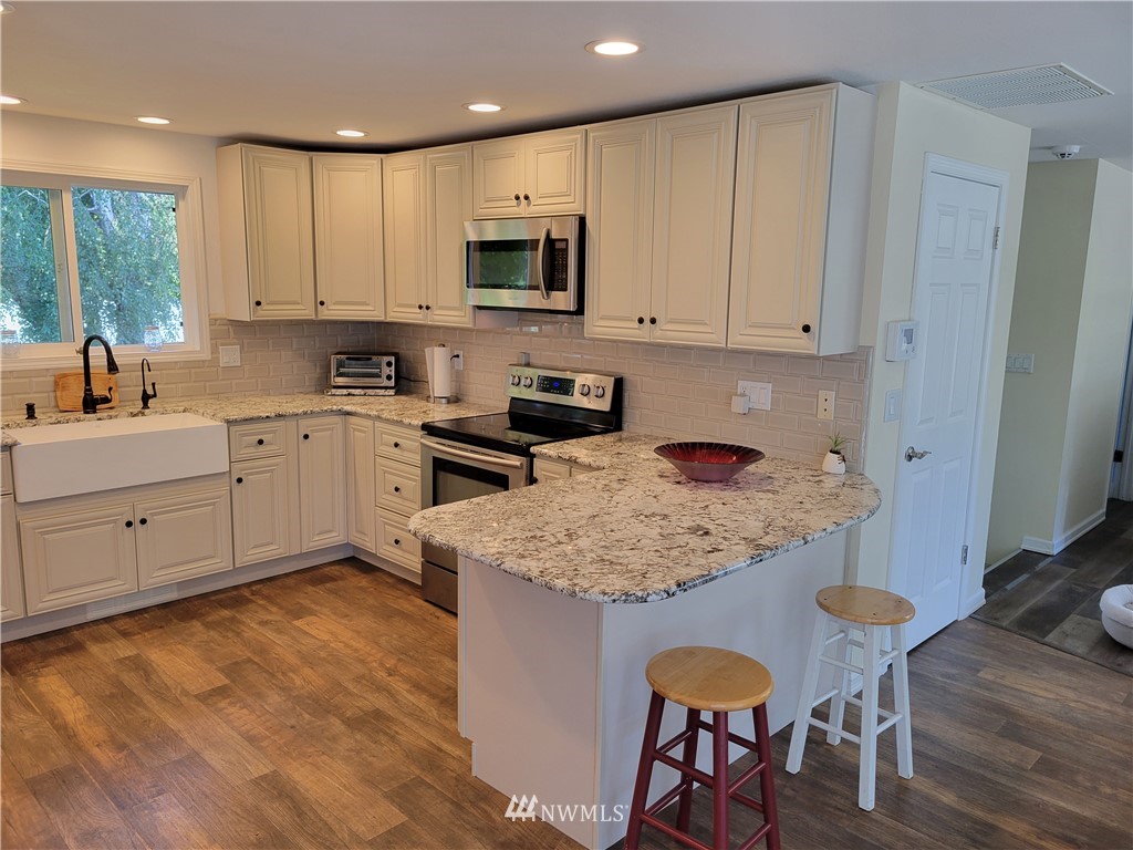 5804 Hannegan Road Bellingham, WA 98226 - Photo 3 of 22 Gallery Image 3