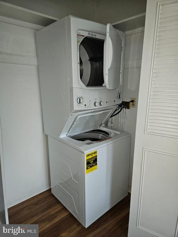 4401 Roland Avenue, Unit 115 Baltimore, MD 21210 - Photo 33 of 54 a utility room with dryer and washer