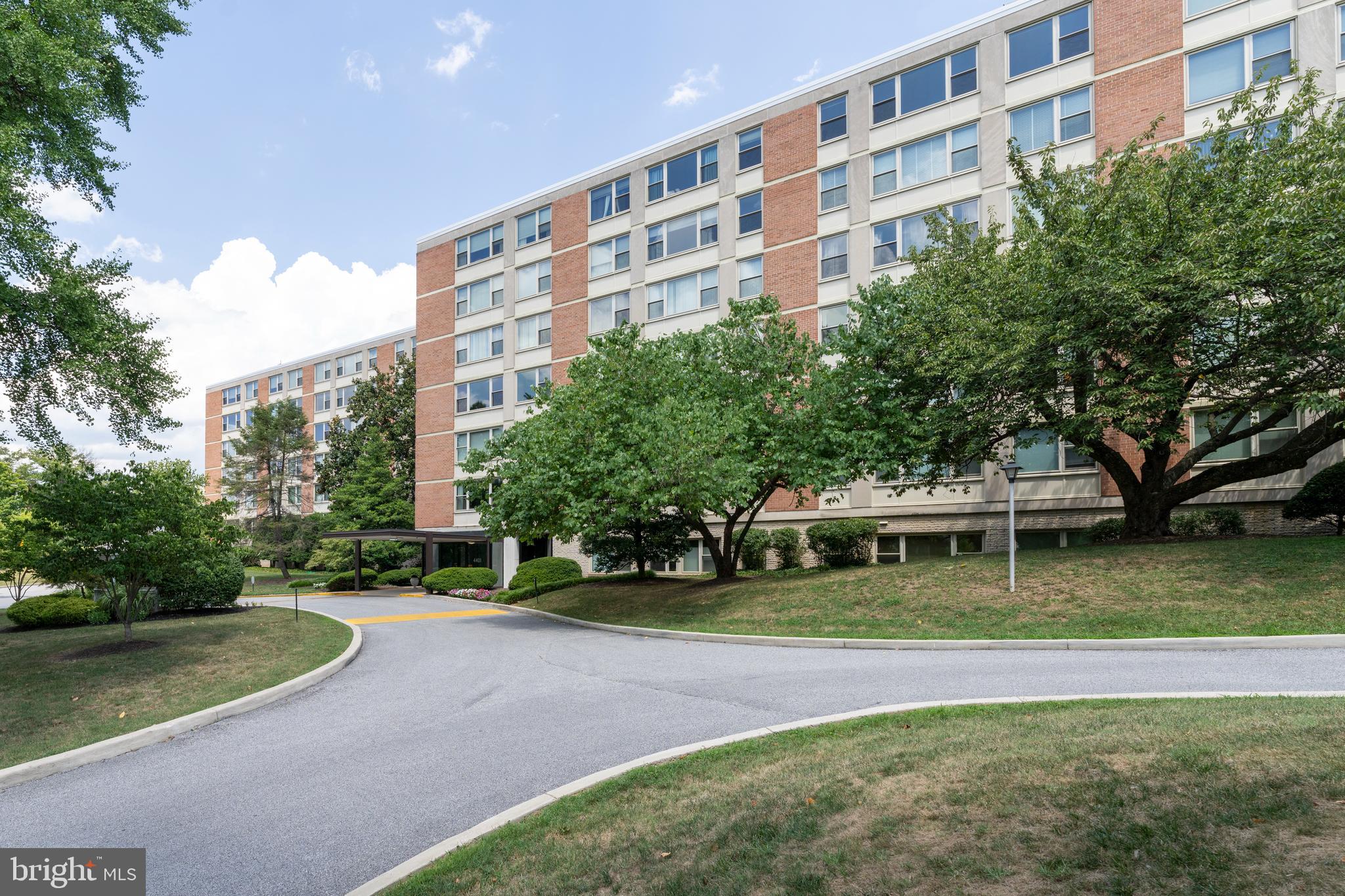 4401 Roland Avenue, Unit 115 Baltimore, MD 21210 - Photo 49 of 54 Front Driveway Circle w/Covered Drop Off/Pick Up