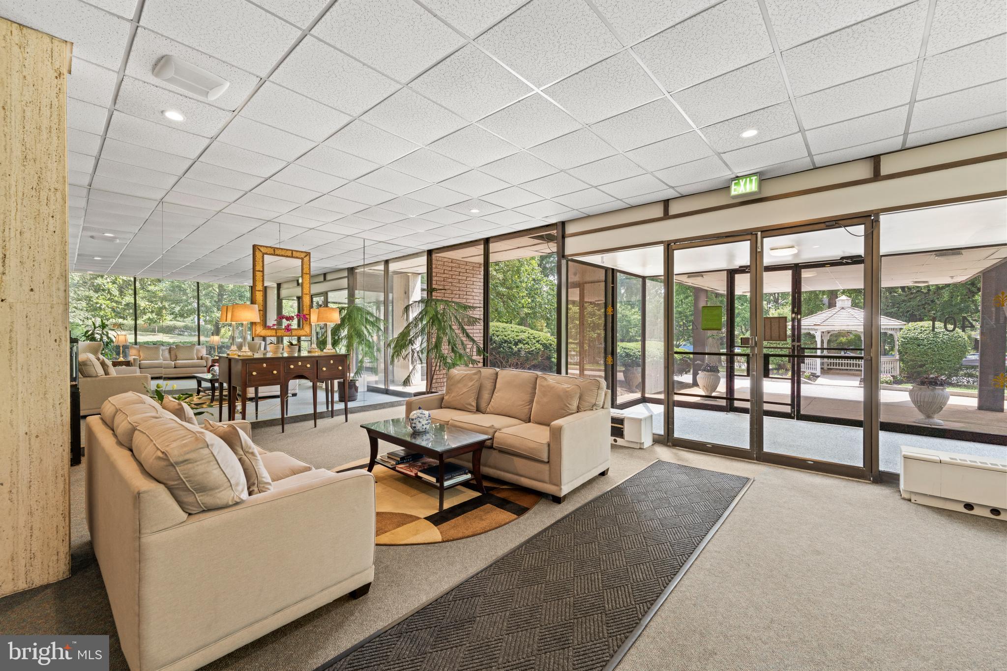 4401 Roland Avenue, Unit 115 Baltimore, MD 21210 - Photo 6 of 54 a living room with furniture and a large window