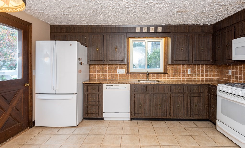 18 Dennett Road Marblehead, MA 01945 - Photo 12 of 36