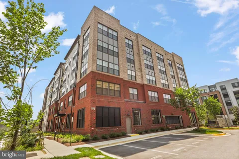 $444,000 | 106 St Ives Place, Unit 104, Oxon Hill, MD 20745