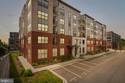 $444,000 | 106 St Ives Place, Unit 104, Oxon Hill, MD 20745