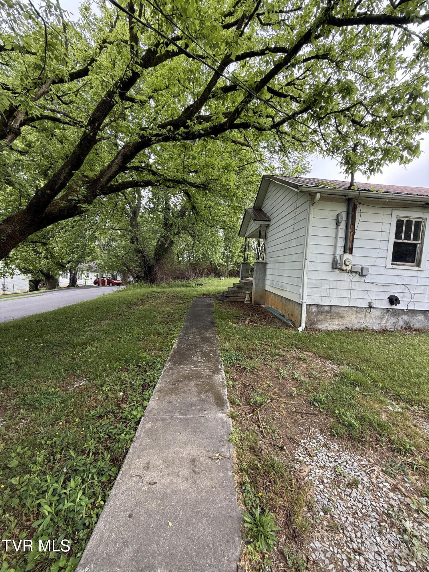 1007 Embreville Road Johnson City, TN 37604 - Photo 2 of 22 IMG_0316