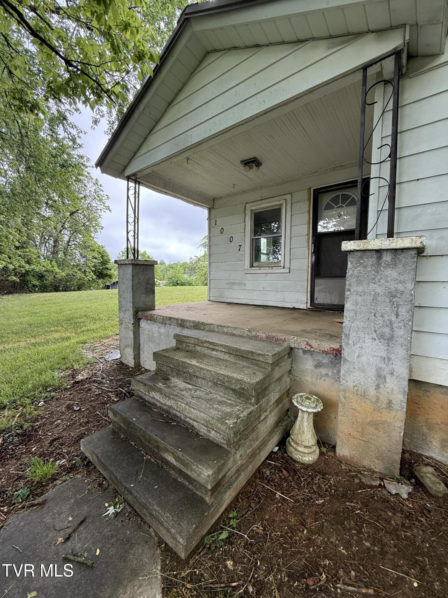 1007 Embreville Road Johnson City, TN 37604 - Photo 3 of 22 IMG_0318