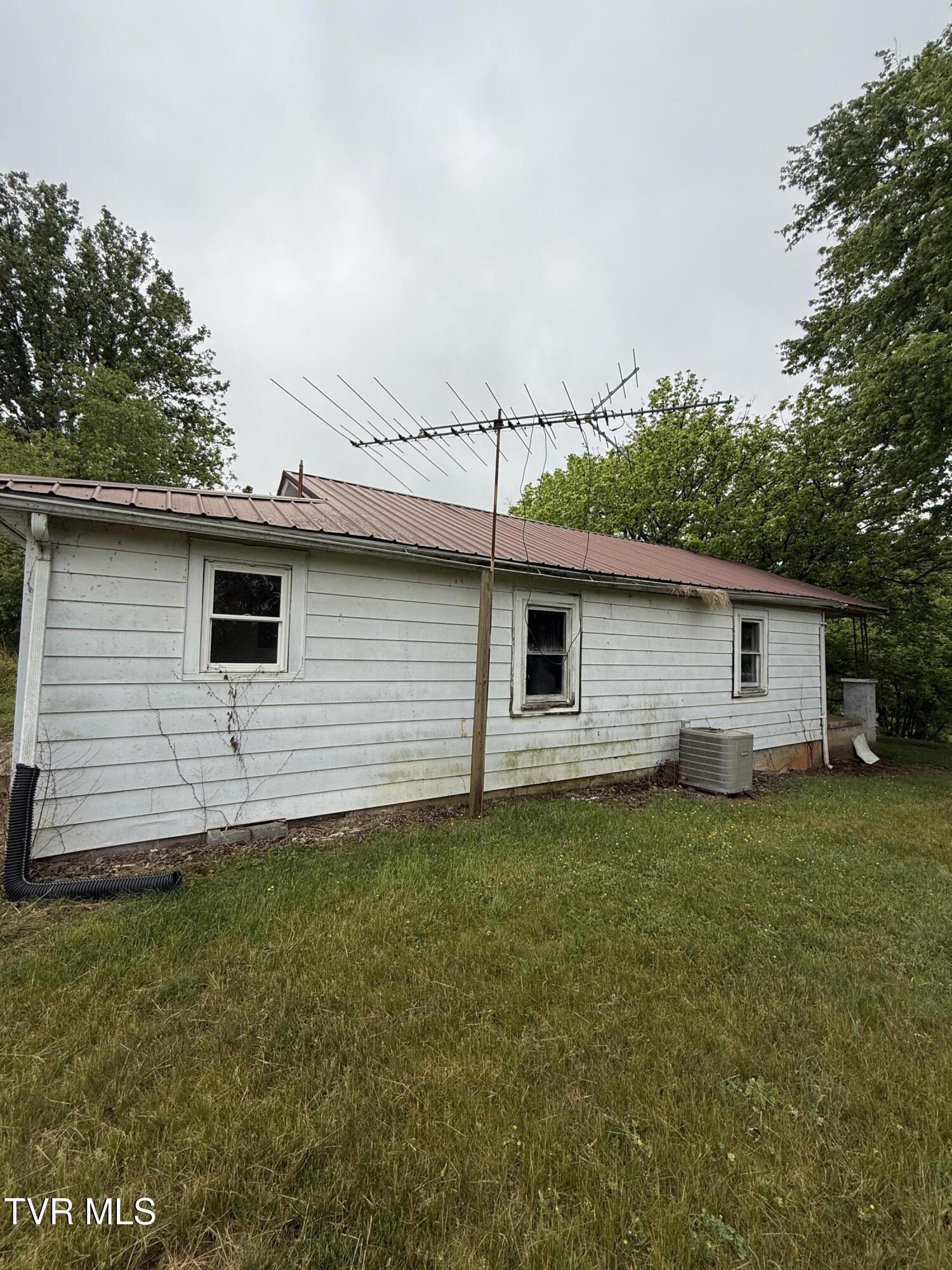 1007 Embreville Road Johnson City, TN 37604 - Photo 7 of 22 IMG_0333