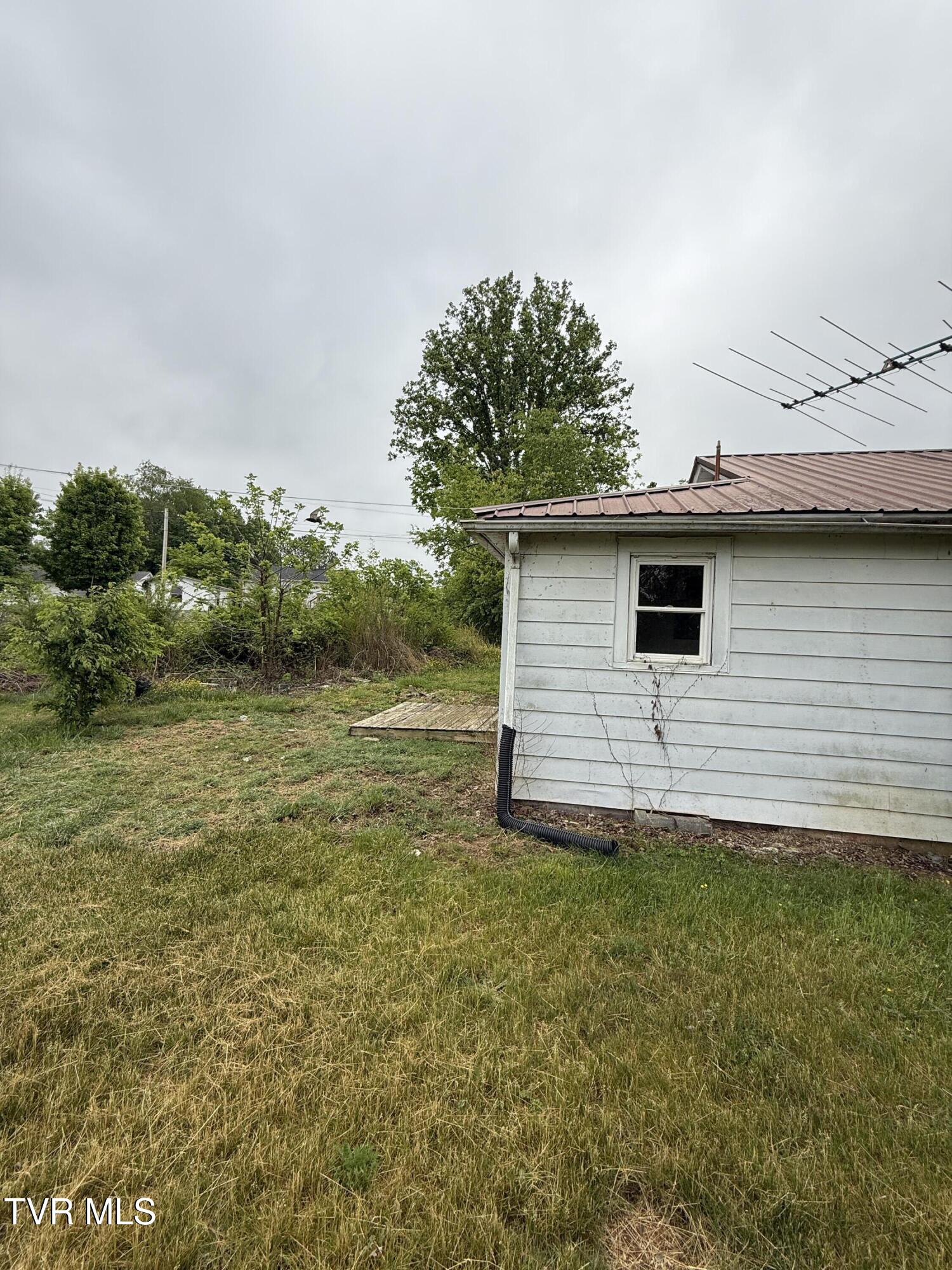 1007 Embreville Road Johnson City, TN 37604 - Photo 8 of 22 IMG_0334