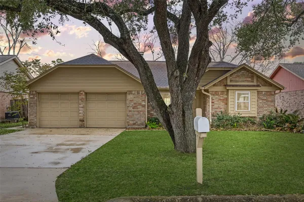 $2,500 | 103 Brigadoon Lane, Friendswood, TX 77546