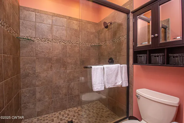 $800,000 | 393 Shepard Cemetery Lane, Hollow Rock, TN 38342