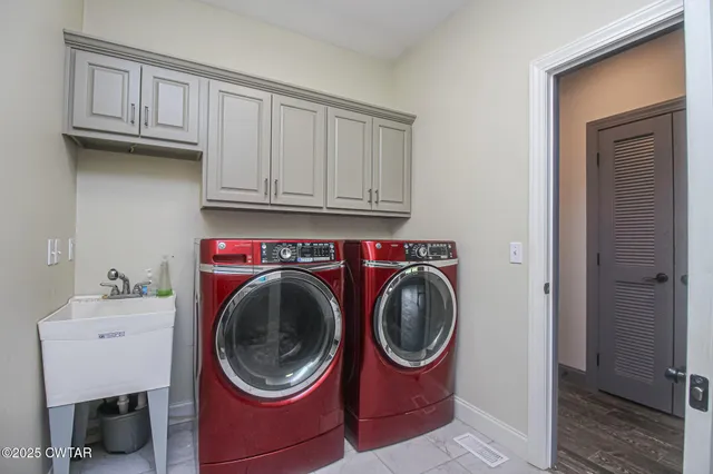 $800,000 | 393 Shepard Cemetery Lane, Hollow Rock, TN 38342