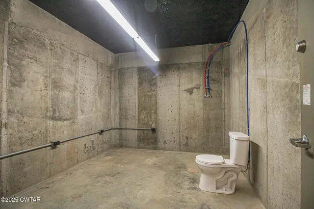 $800,000 | 393 Shepard Cemetery Lane, Hollow Rock, TN 38342