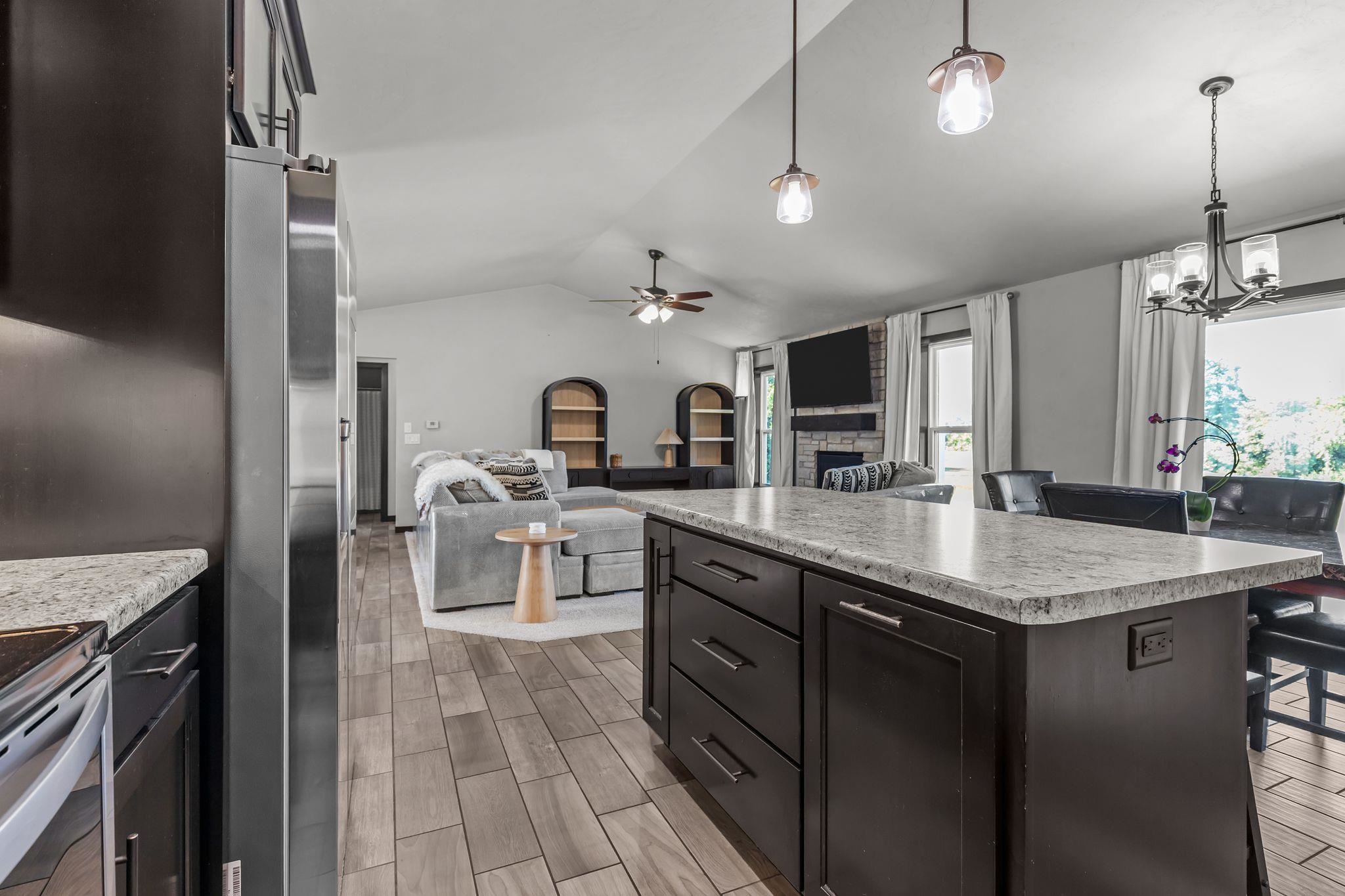 N8973 Spring Valley Road Menasha, WI 54952 - Photo 11 of 37