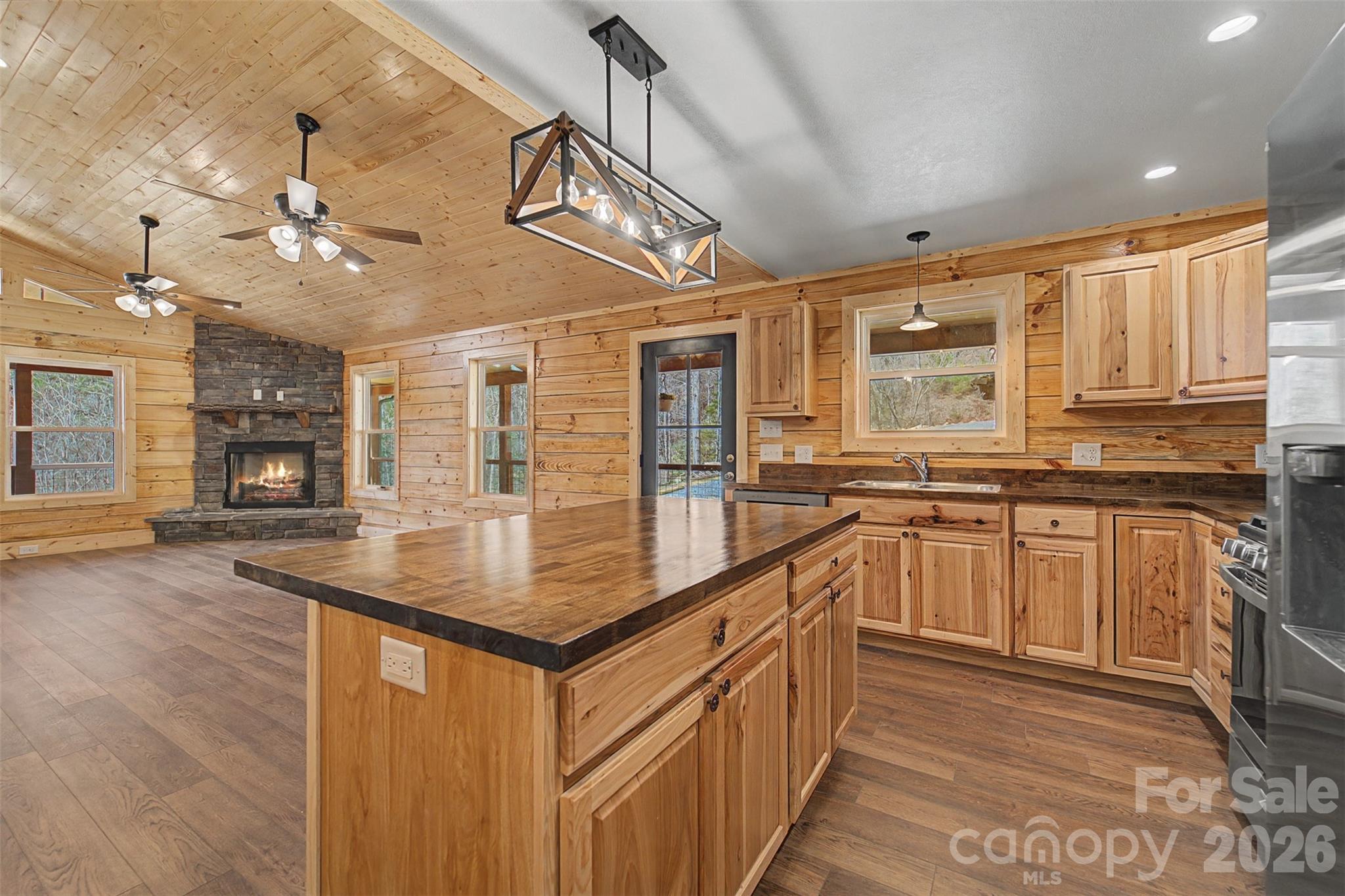 677 Ridgetop Circle Whittier, NC 28789 - Photo 14 of 48