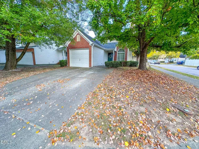 $285,000 | 1431 Beacon Village Drive, Raleigh, NC 27604