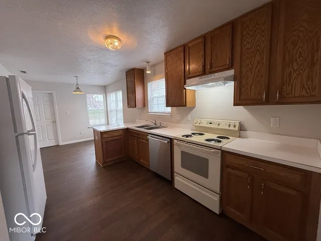 $1,600 | 7202 Parklake Circle, Indianapolis, IN 46217