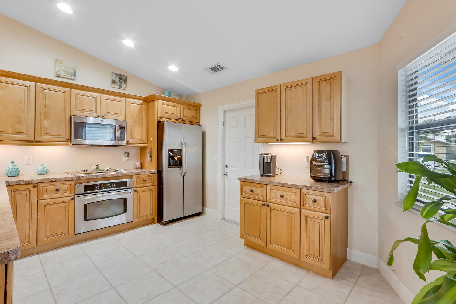 4120 Southeast Jacaranda Street Stuart, FL 34997 - Photo 7 of 37 4120 SE Jacaranda St Stuart FL-large-012