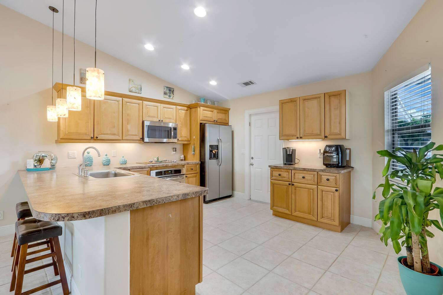 4120 Southeast Jacaranda Street Stuart, FL 34997 - Photo 8 of 37 4120 SE Jacaranda St Stuart FL-large-011