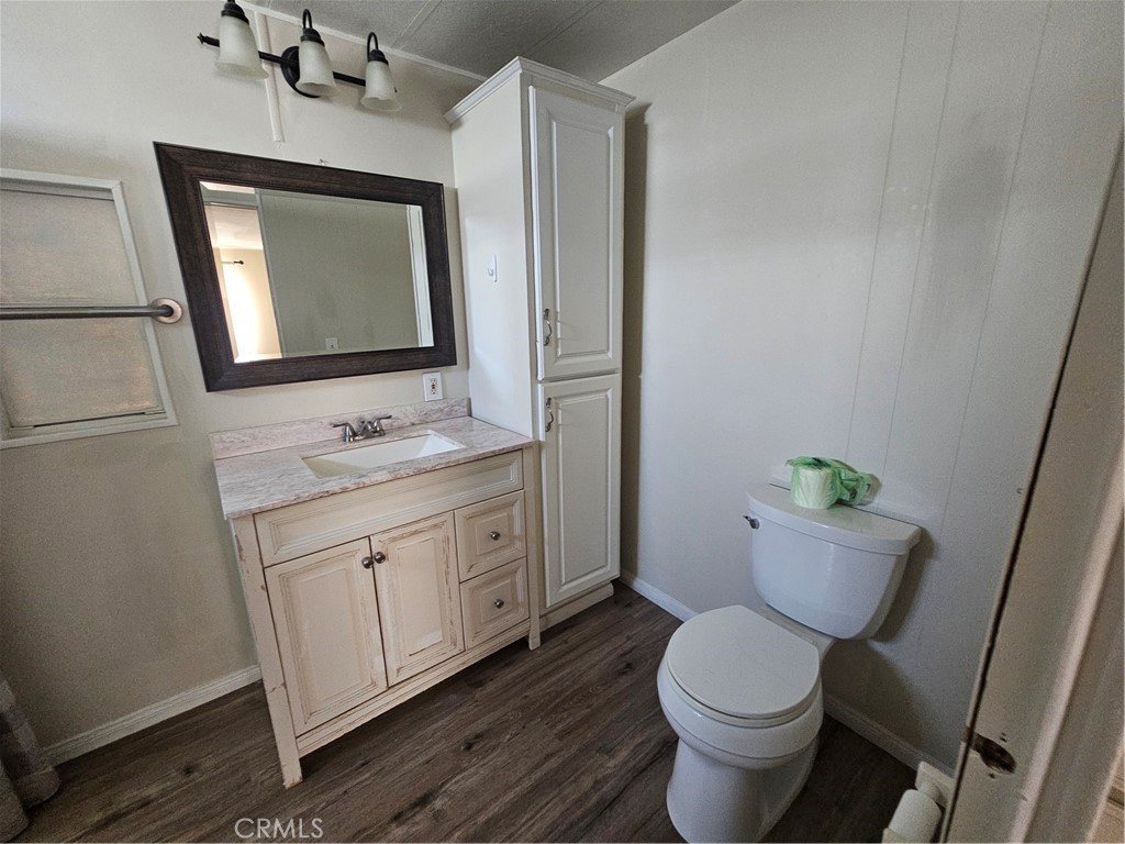 999 South Santa Fe Avenue, Unit 86 San Jacinto, CA 92583 - Photo 20 of 23 a bathroom with a toilet sink and mirror