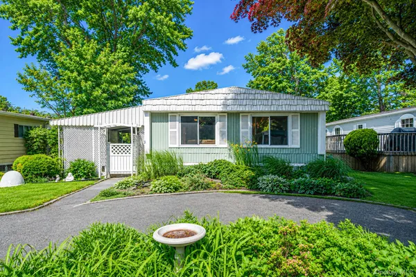 $235,000 | 14 Buttercup Drive, Bohemia, NY 11716