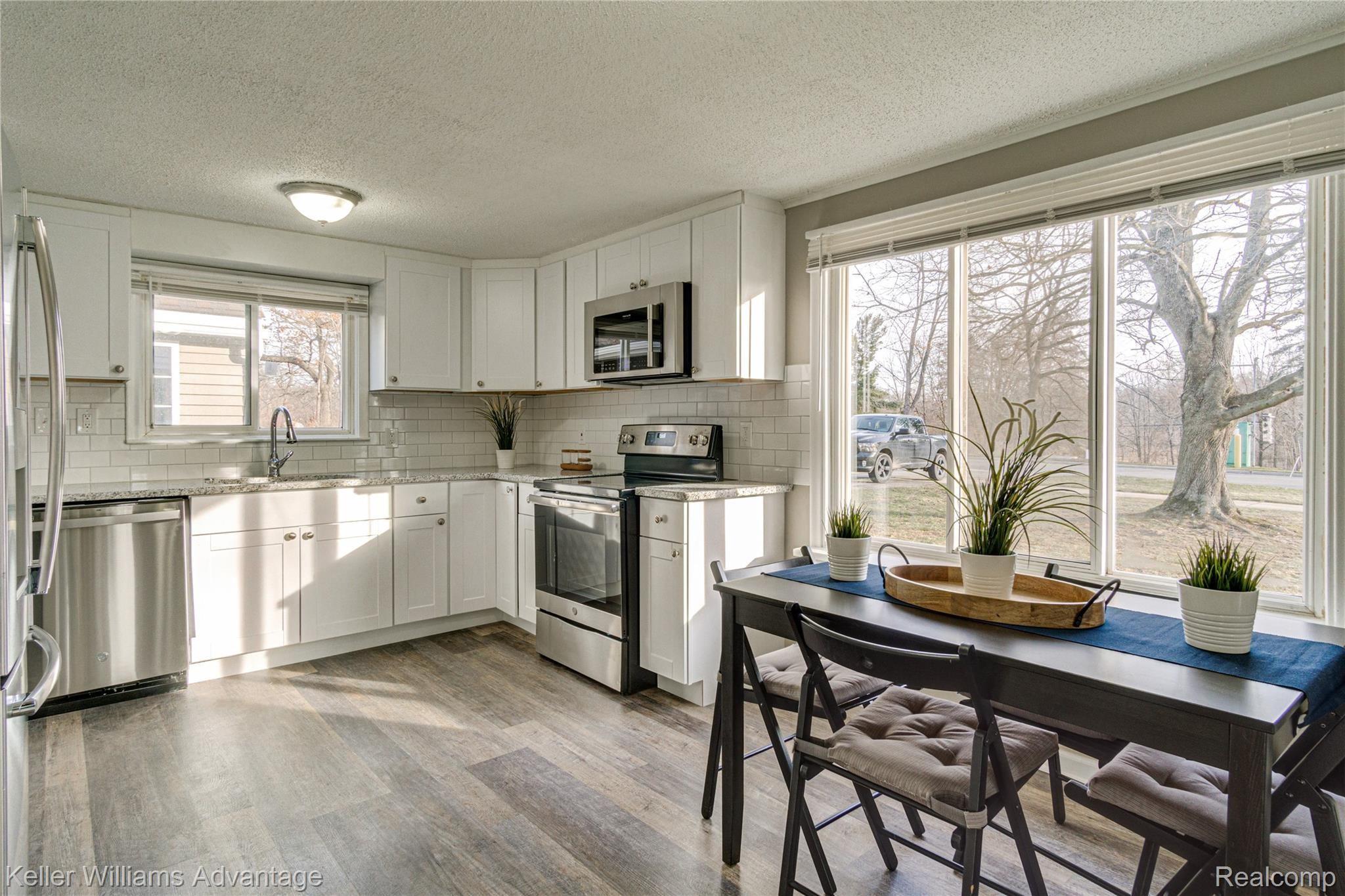 6635 Walters Road Clarkston, MI 48346 - Photo 6 of 36 Kichen 2.jpg