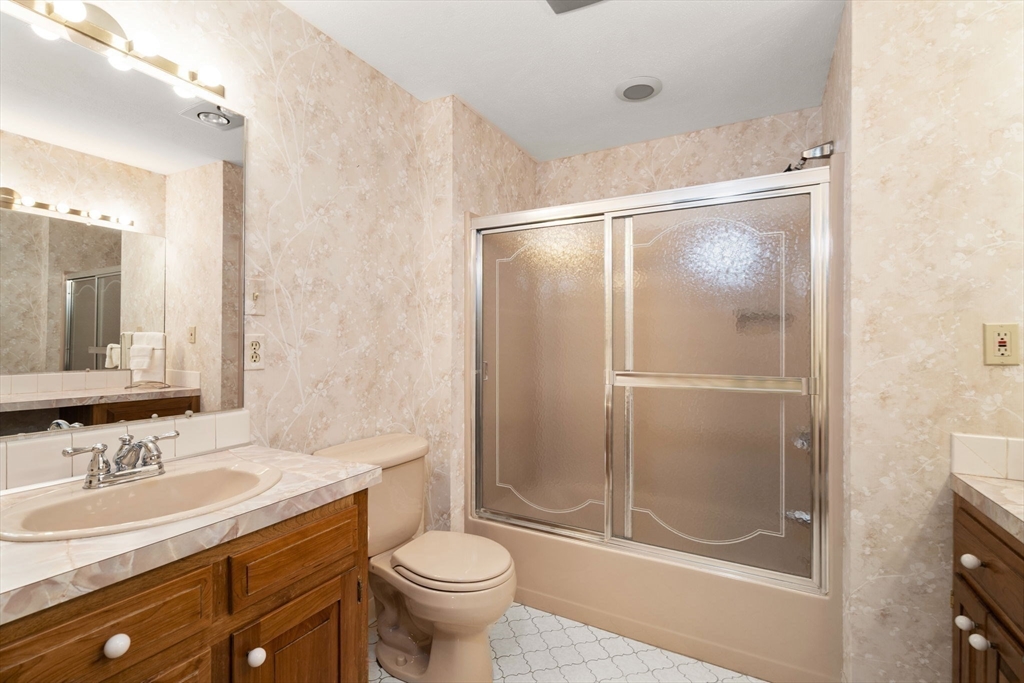 18 Juniper Lane Framingham, MA 01701 - Photo 33 of 42