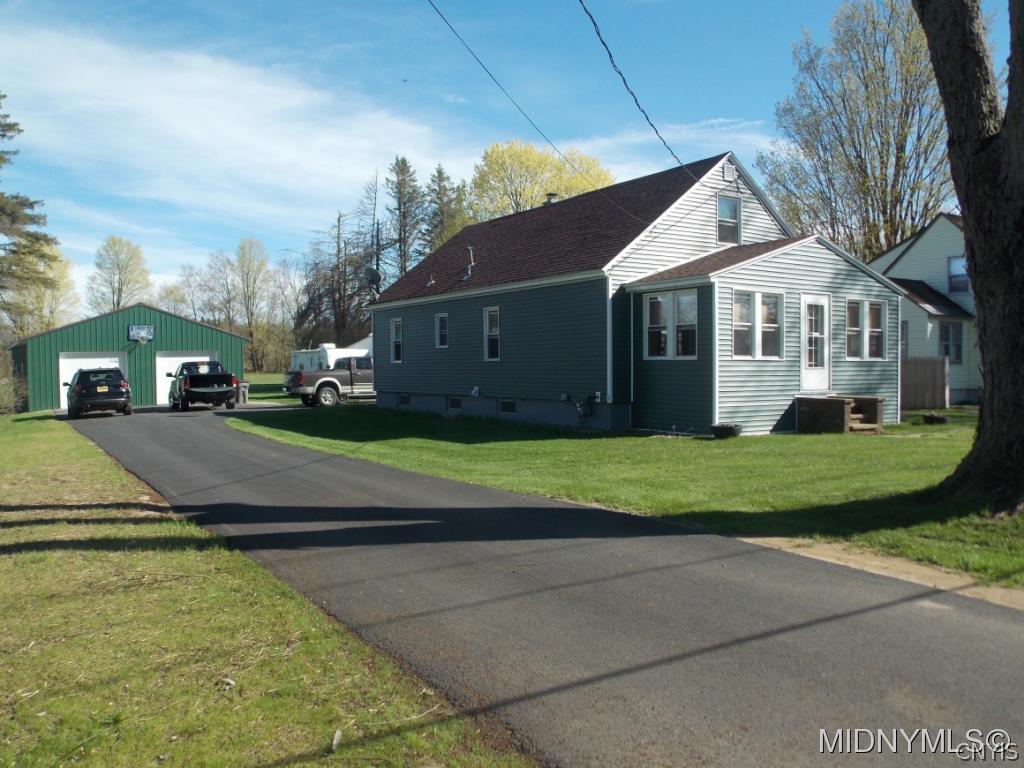 7636 Gifford Road Rome, NY 13440 - Photo 1 of 1 Driveway side view