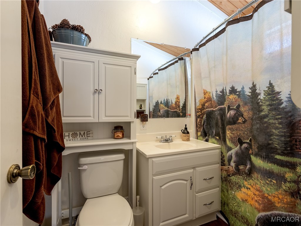 742 Cedar Lane Sugarloaf, CA 92386 - Photo 16 of 22 a utility room with dryer and washer
