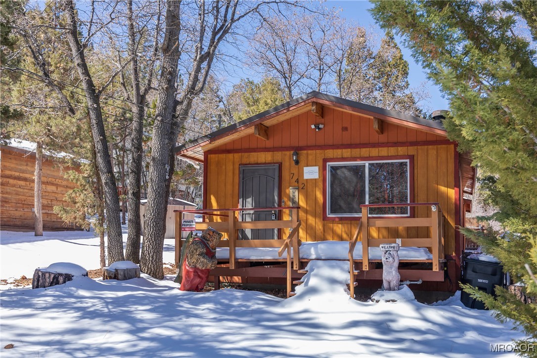 742 Cedar Lane Sugarloaf, CA 92386 - Photo 21 of 22 a front view of a house with garden