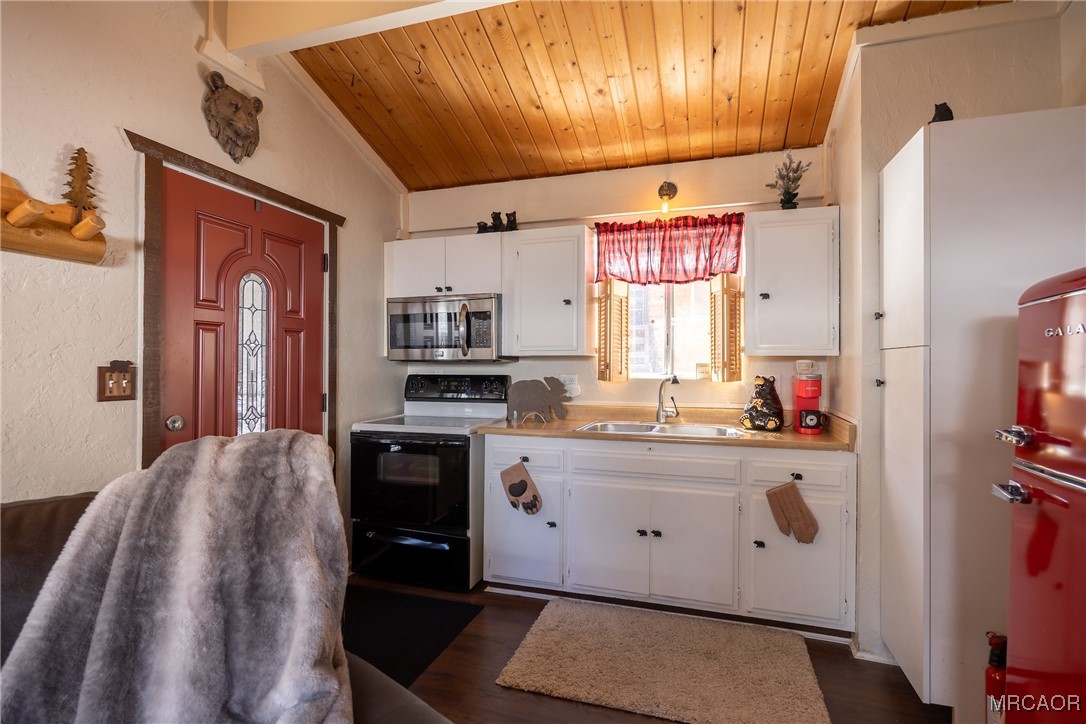 742 Cedar Lane Sugarloaf, CA 92386 - Photo 10 of 22 a kitchen with stainless steel appliances granite countertop a stove and cabinets