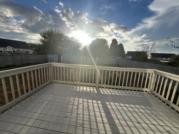 a view of a house with backyard