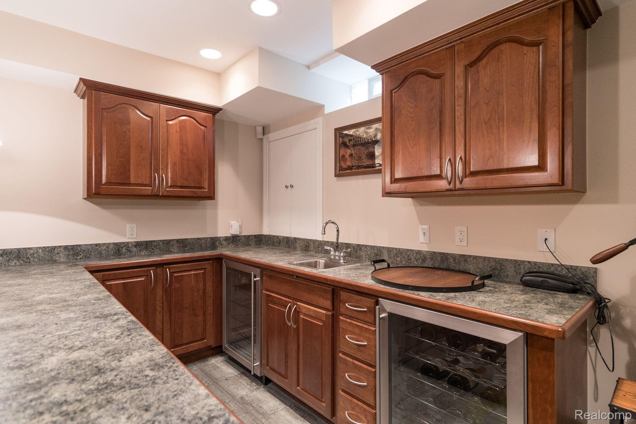 1619 Springview Court Rochester, MI 48307 - Photo 47 of 62 Gallery Image 47