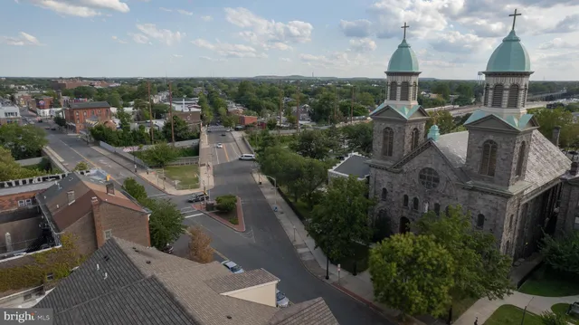 a picture of city view