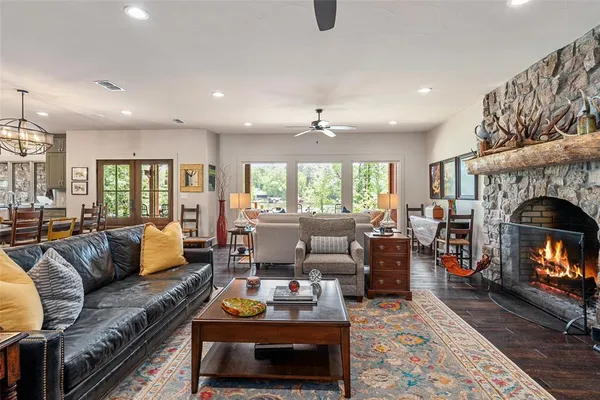 $1,500,000 | 913 Private Road 6665, Mineola, TX 75773