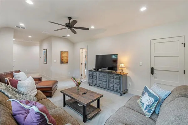 $1,500,000 | 913 Private Road 6665, Mineola, TX 75773