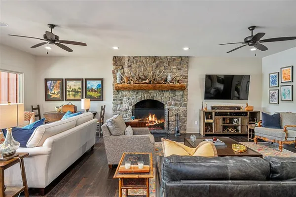 $1,500,000 | 913 Private Road 6665, Mineola, TX 75773